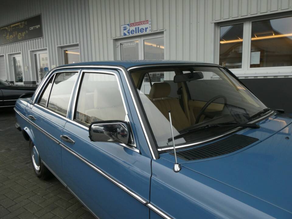 Bild 19/21 von Mercedes-Benz 200 D (1983)