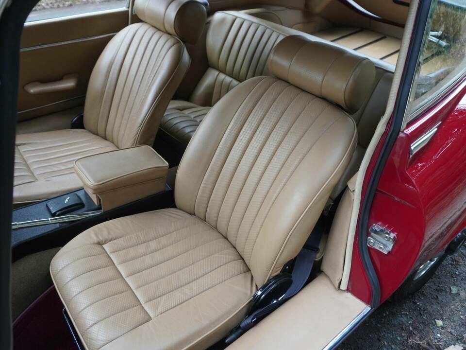 Image 13/19 of Jaguar Type E V12 (2+2) (1971)