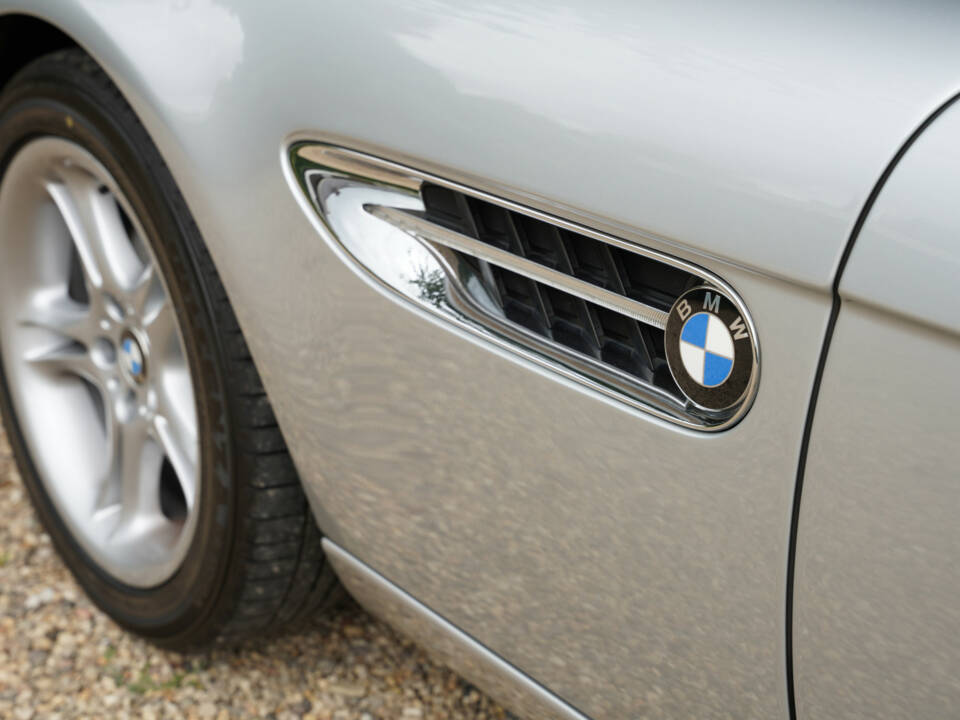 Image 18/50 of BMW Z8 (2000)