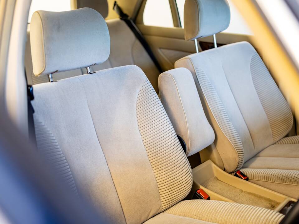 Bild 26/49 von Mercedes-Benz 560 SEL (1986)