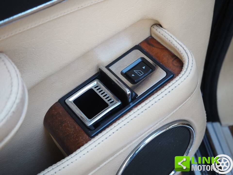 Bild 42/50 von Jaguar Sovereign 3.6 (1988)