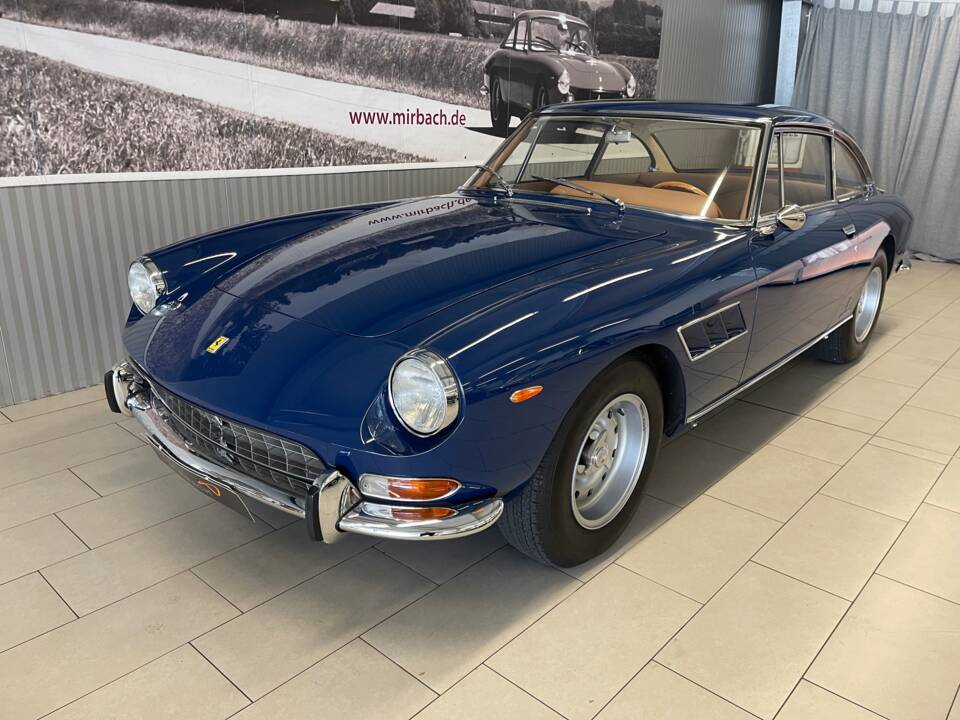 Image 3/20 of Ferrari 330 GT 2+2 (1967)