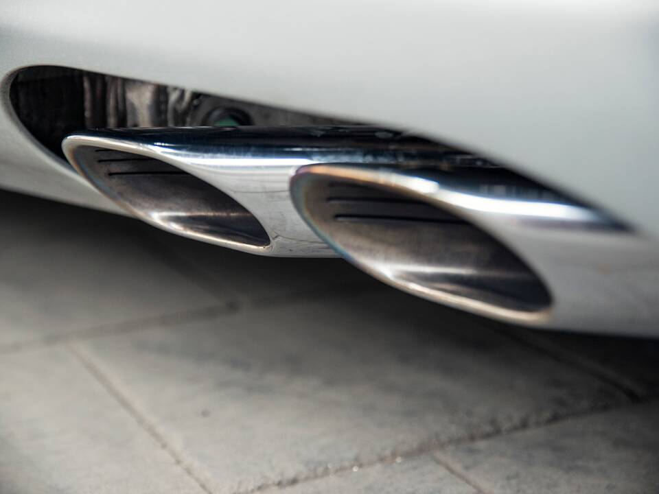 Image 47/61 of Mercedes-Benz SLR McLaren (2004)