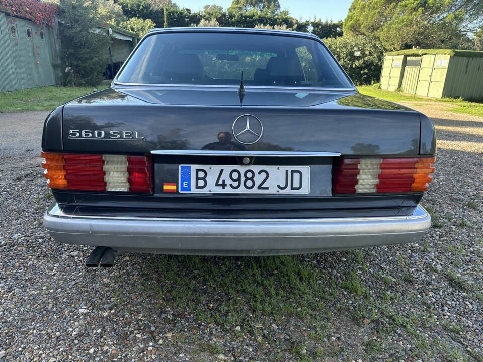 Bild 7/8 von Mercedes-Benz 560 SEL (1988)