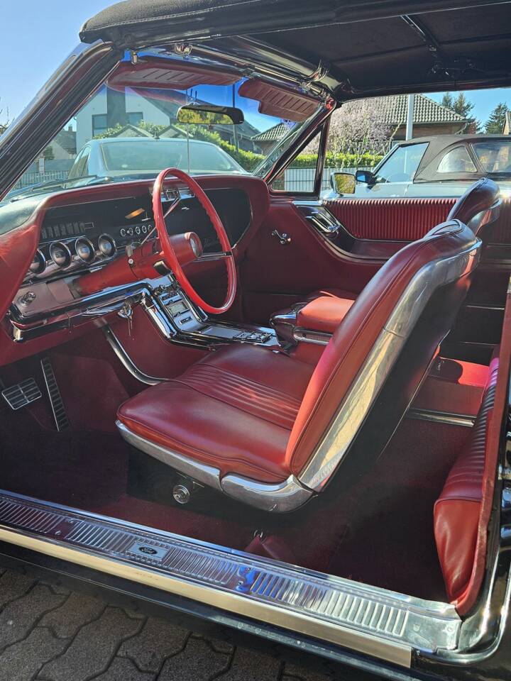 Image 18/24 of Ford Thunderbird (1964)