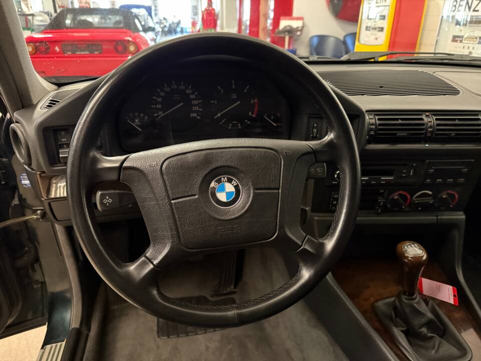 Bild 8/18 von BMW 525i Touring (1994)