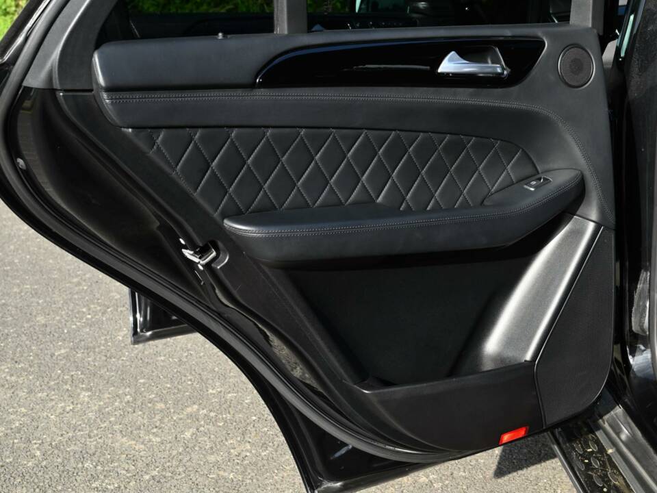 Image 48/49 of Mercedes-Benz ML 63 AMG (2013)