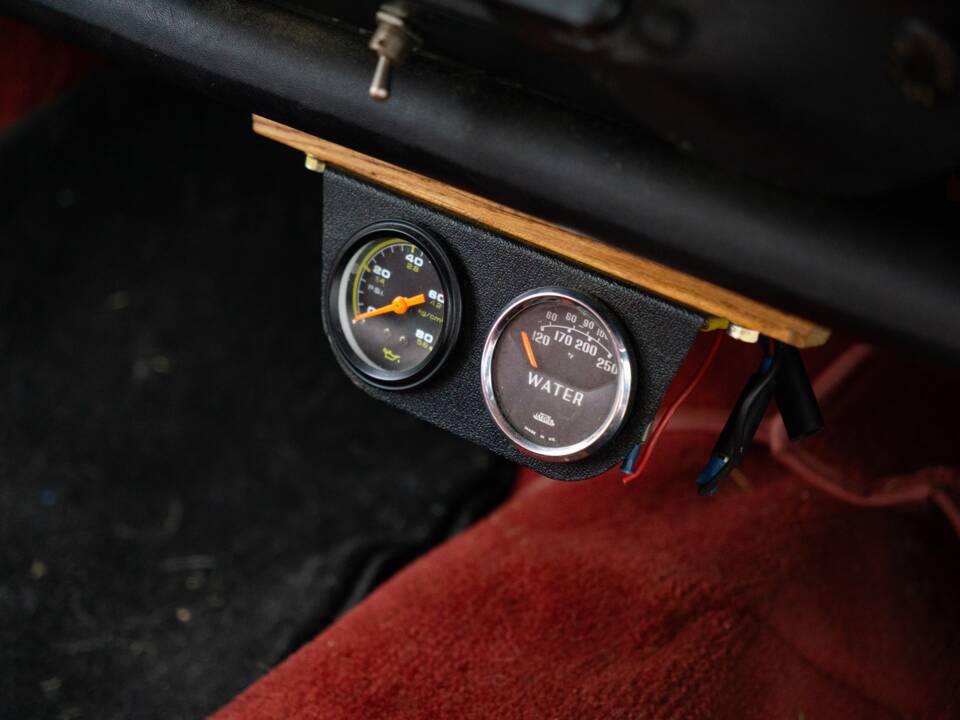 Image 32/43 of Morris Minor 1000 Traveller (1966)