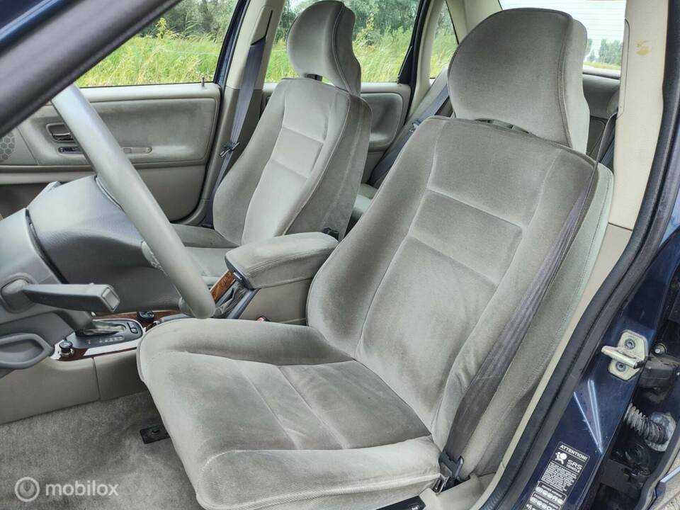 Image 14/33 of Volvo S 70 2.5 T (1997)