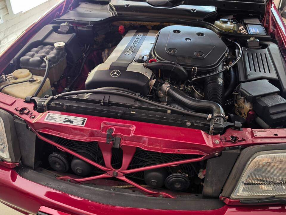 Image 72/100 of Mercedes-Benz 300 SL-24 (1991)