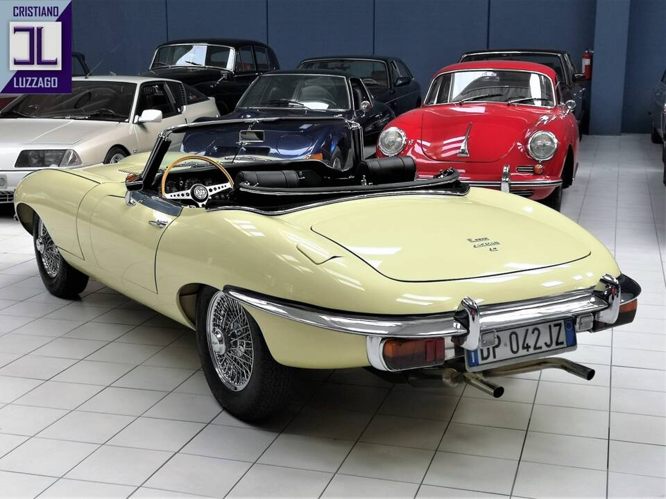 Image 6/51 de Jaguar E-Type (1970)