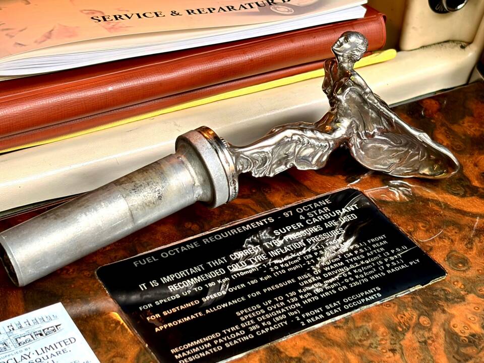 Image 14/17 of Rolls-Royce Corniche I (1976)