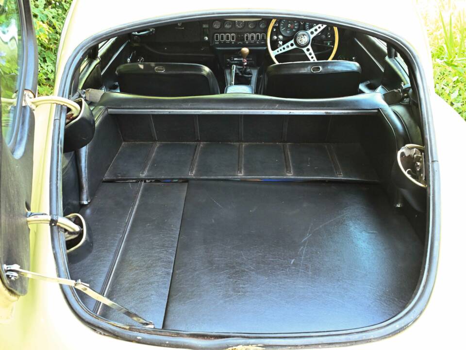 Bild 10/39 von Jaguar E-Type (2+2) (1970)