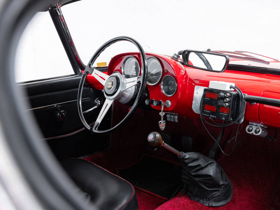 Image 9/39 of Alfa Romeo 2000 Spider (1960)