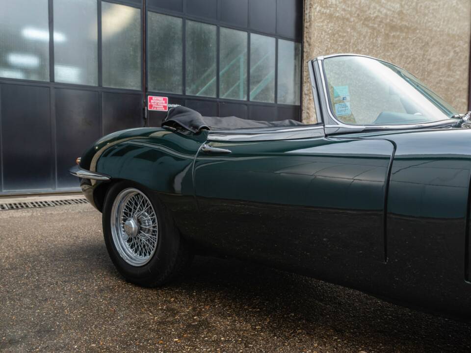 Image 16/48 de Jaguar Type E 4.2 (1965)