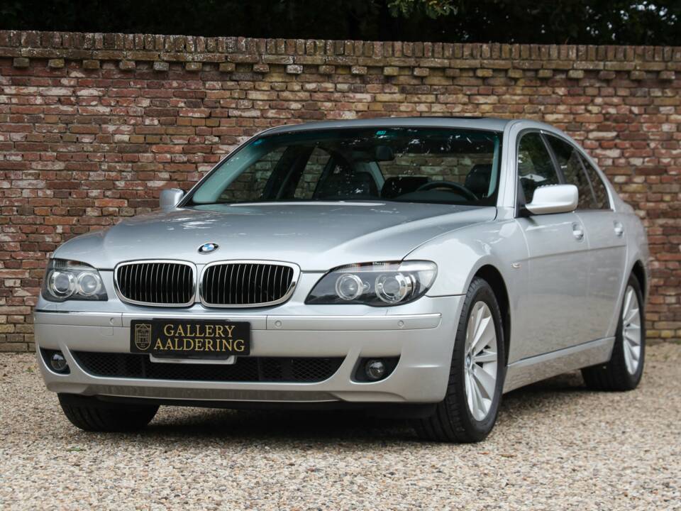 Immagine 25/50 di BMW 750i (2007)