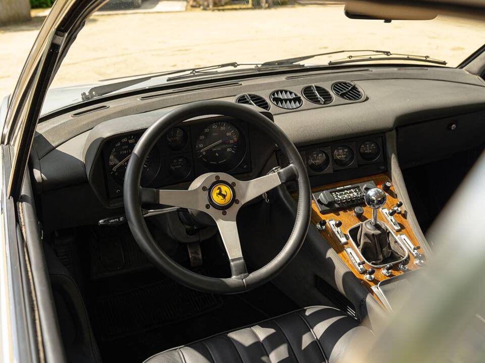 Bild 39/81 von Ferrari 365 GT4 2+2 (1973)