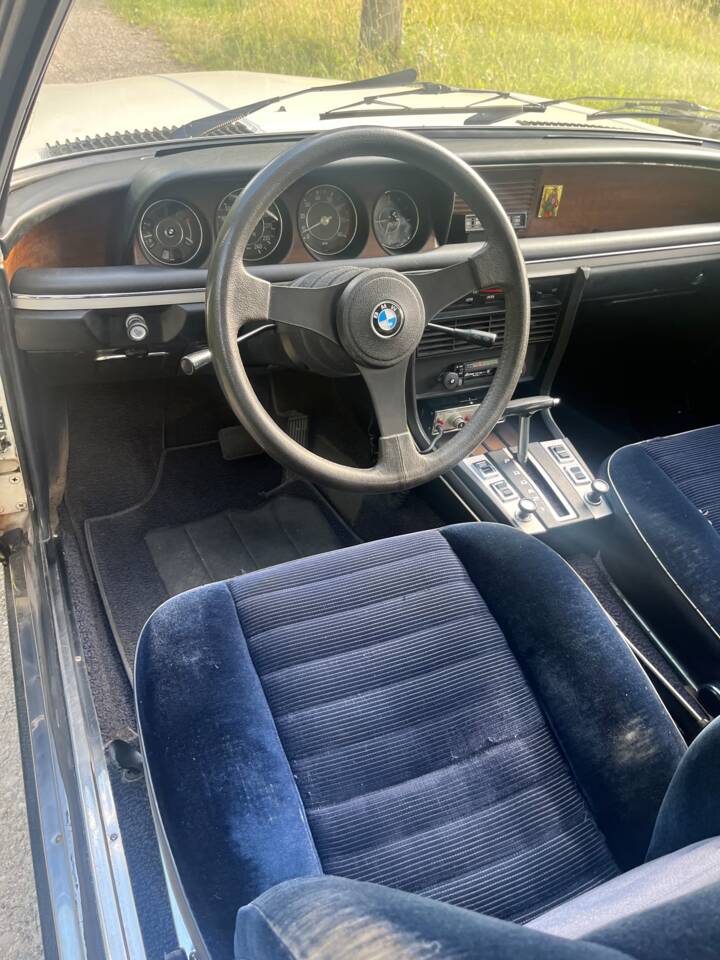 Image 13/22 of BMW 3.0 CS (1974)