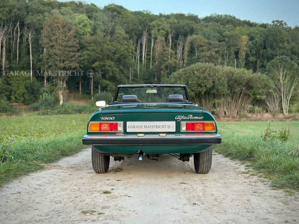 Image 24/60 of Alfa Romeo Spider 1300 (1976)