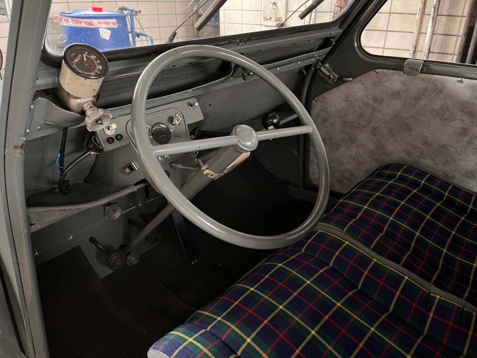 Image 6/8 of Citroën 2 CV (1958)