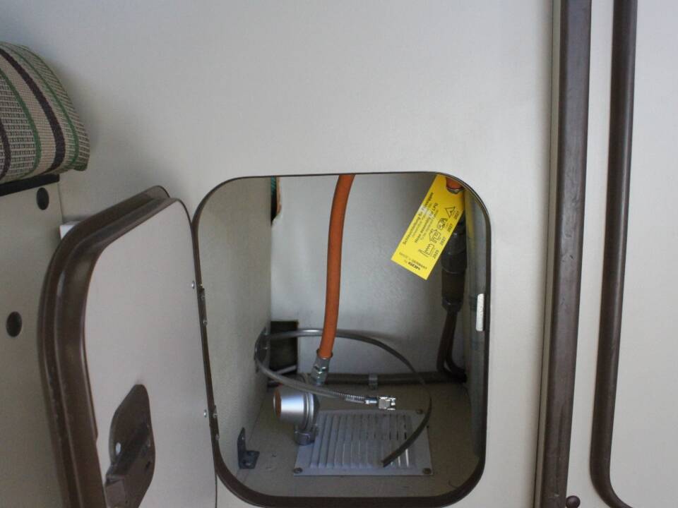 Bild 15/24 von Volkswagen T3 Camper 2.0 (1982)