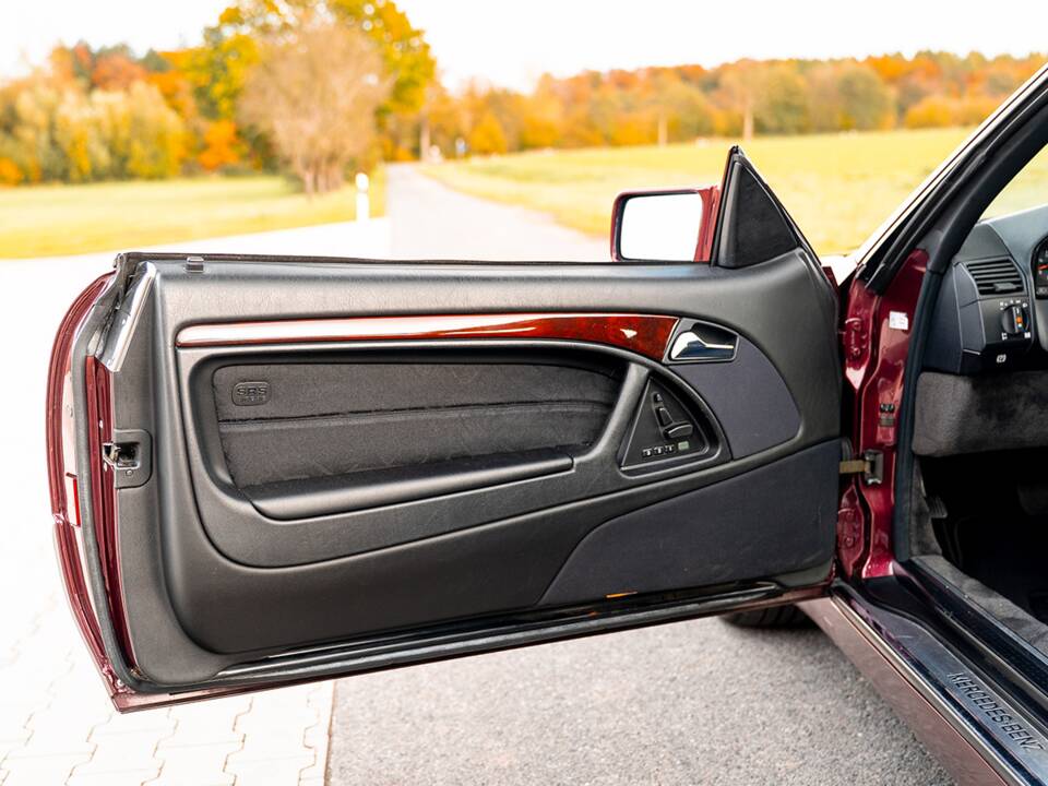 Image 23/47 of Mercedes-Benz SL 280 (1996)