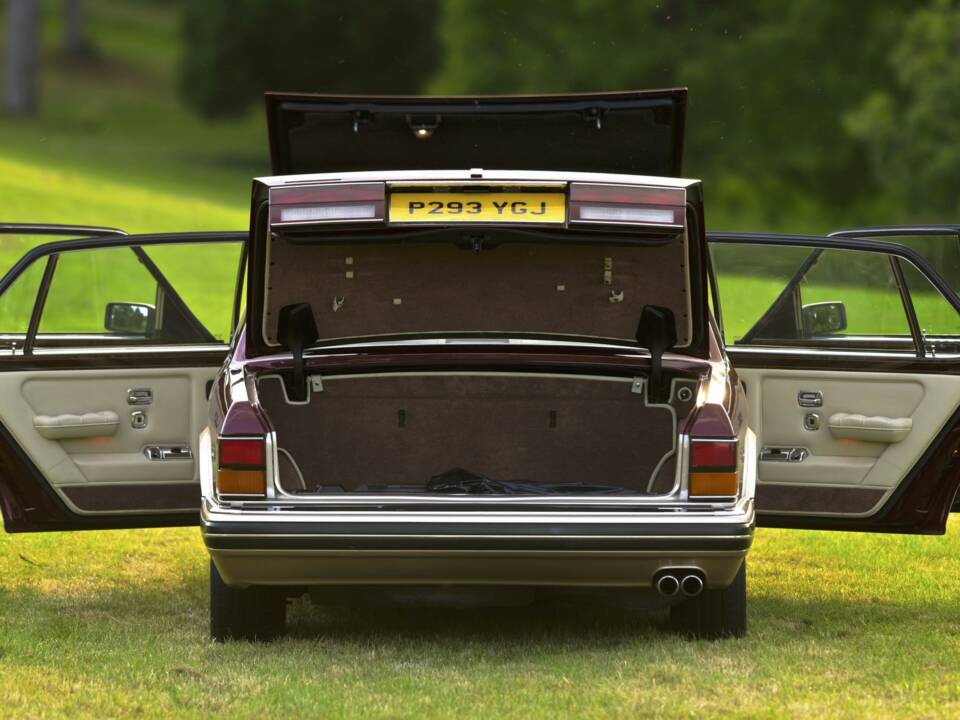 Image 20/50 of Rolls-Royce New Silver Dawn (1997)