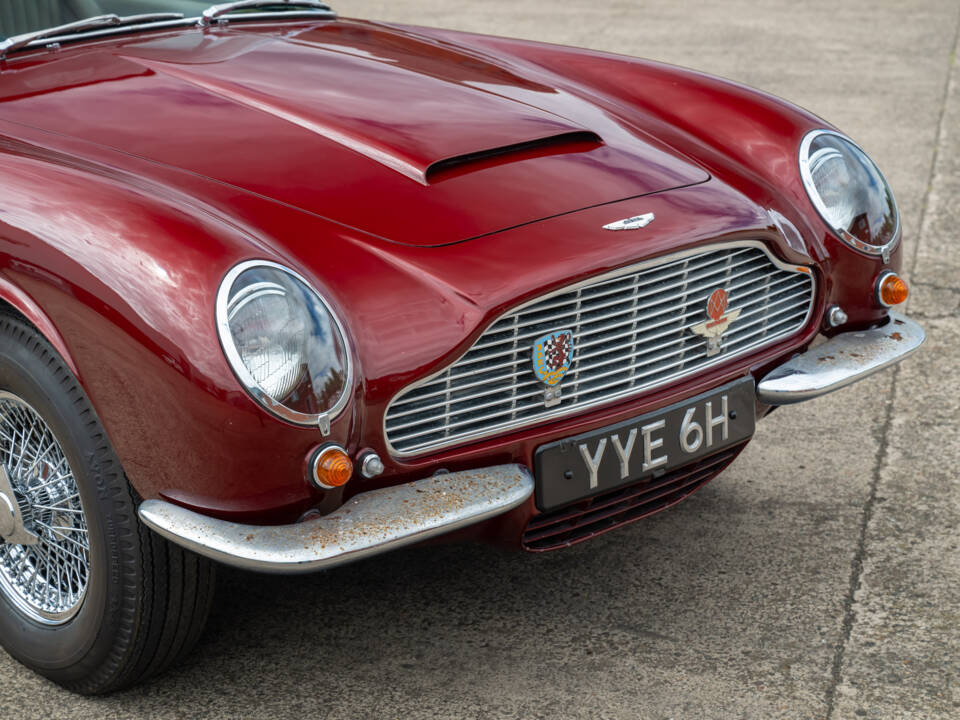 Image 5/14 of Aston Martin DB 6 Mk II (1970)