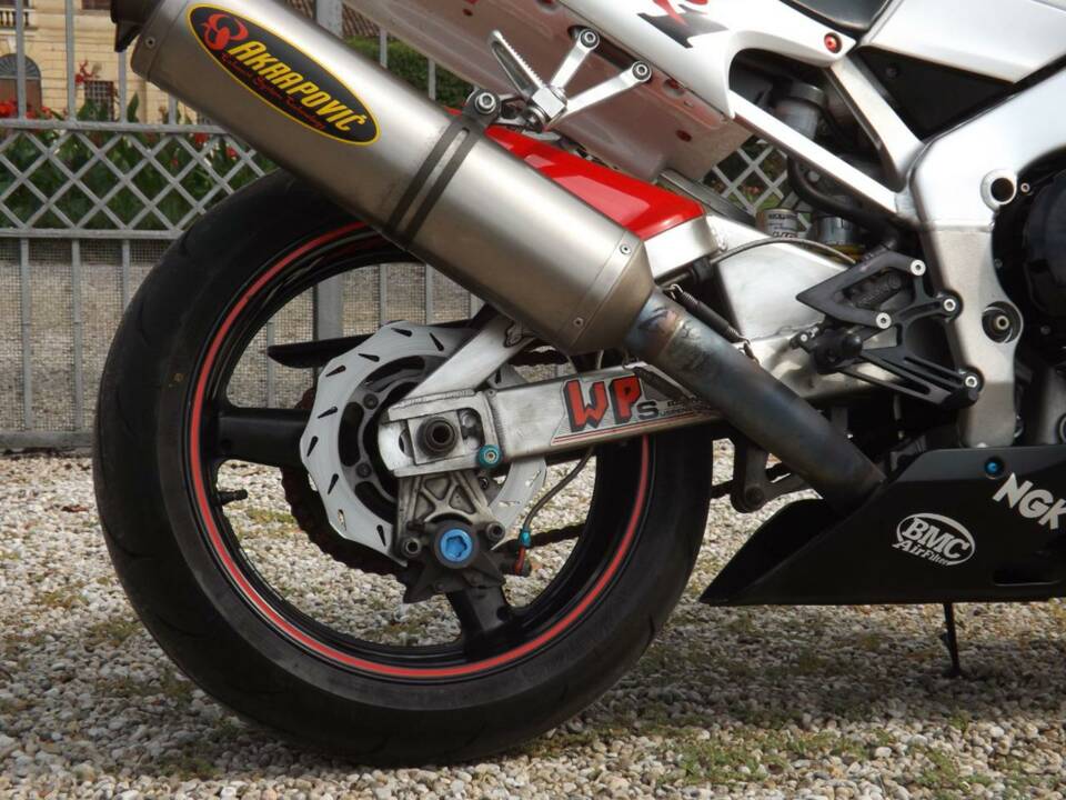 Image 37/50 of Yamaha YZF 1000 R1 (1998)