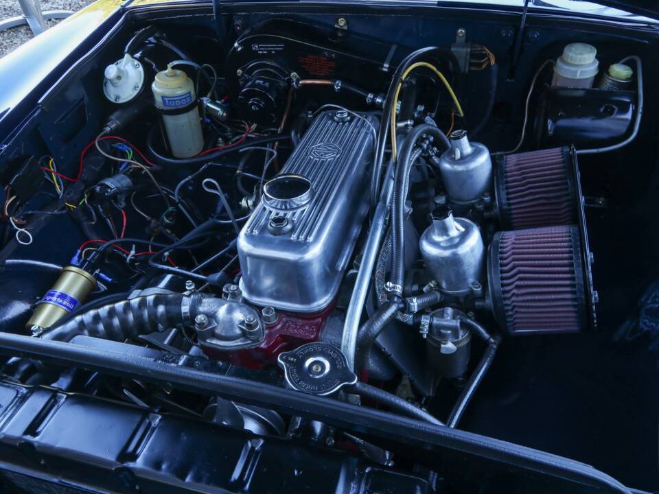 Image 22/50 de MG MGB (1966)