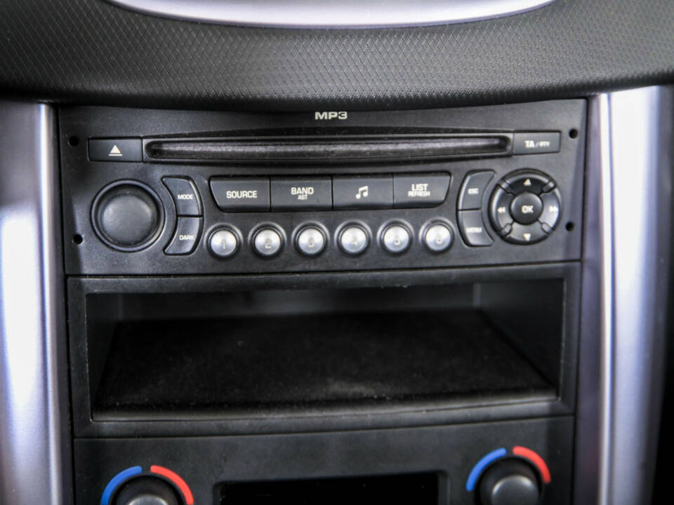 Imagen 24/50 de Peugeot 207 CC 1.6 VTi (2008)