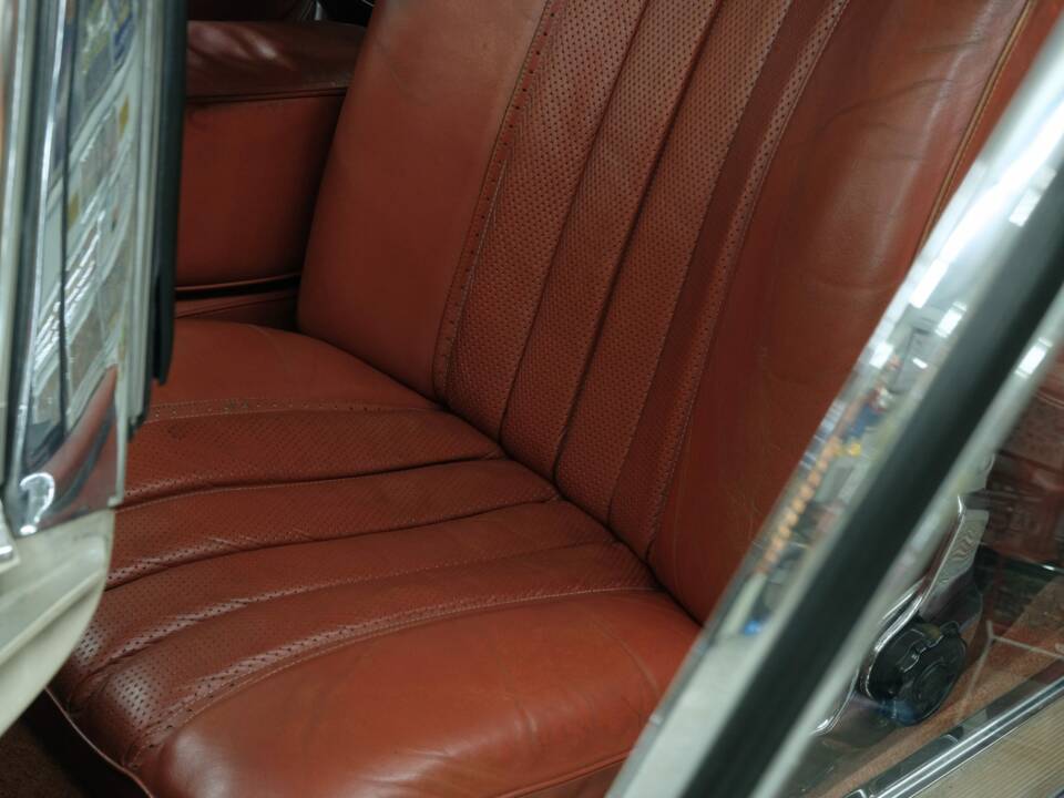 Image 25/50 of Mercedes-Benz 300 SE (1966)