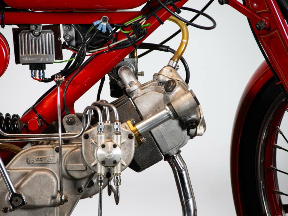 Imagen 35/50 de Moto Guzzi DUMMY (1957)