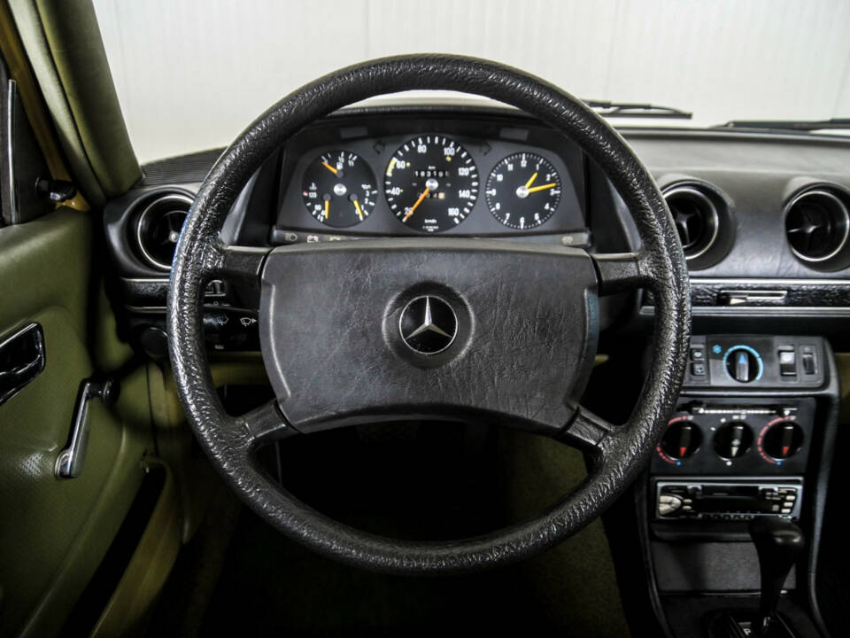 Bild 8/50 von Mercedes-Benz 240 TD (1982)