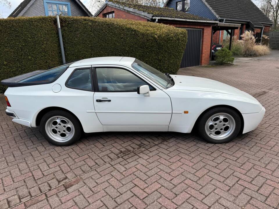 Bild 4/45 von Porsche 944 Turbo (1985)