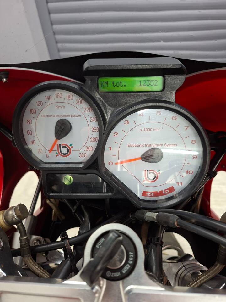 Image 13/15 of Bimota YB11 Superleggera (1998)