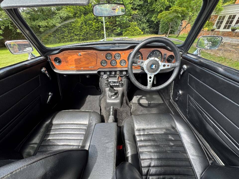 Image 22/30 of Triumph TR 6 PI (1970)