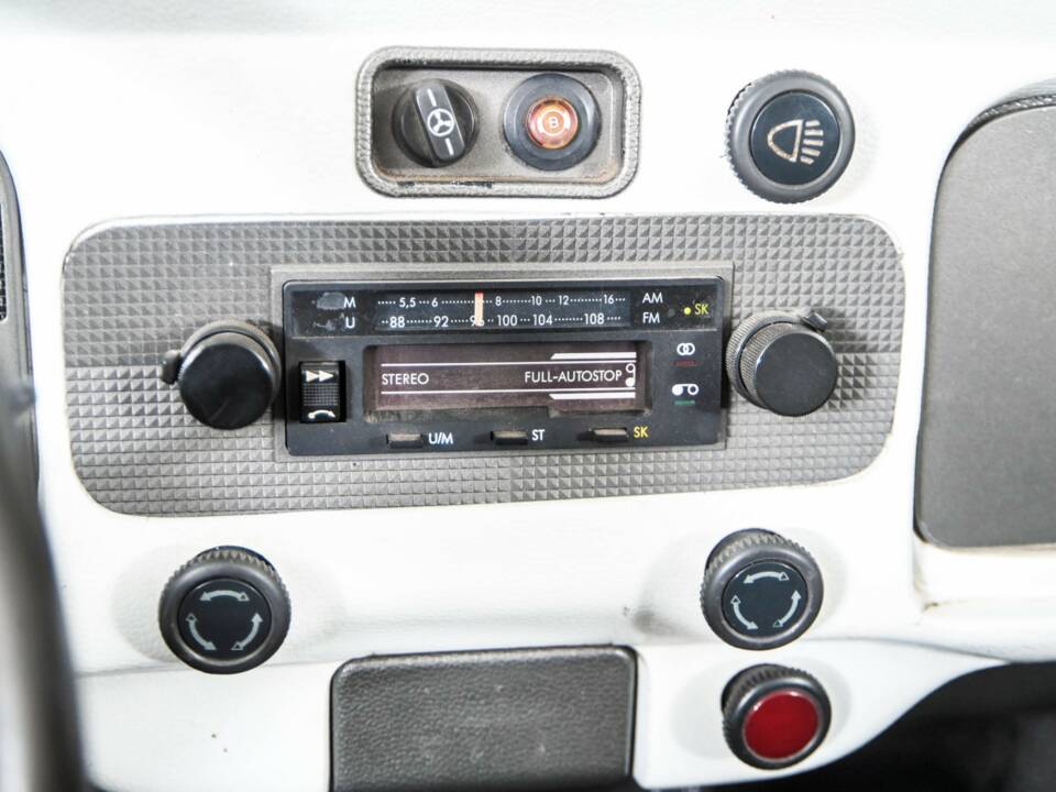 Image 20/50 of Volkswagen Beetle 1303 LS (1971)