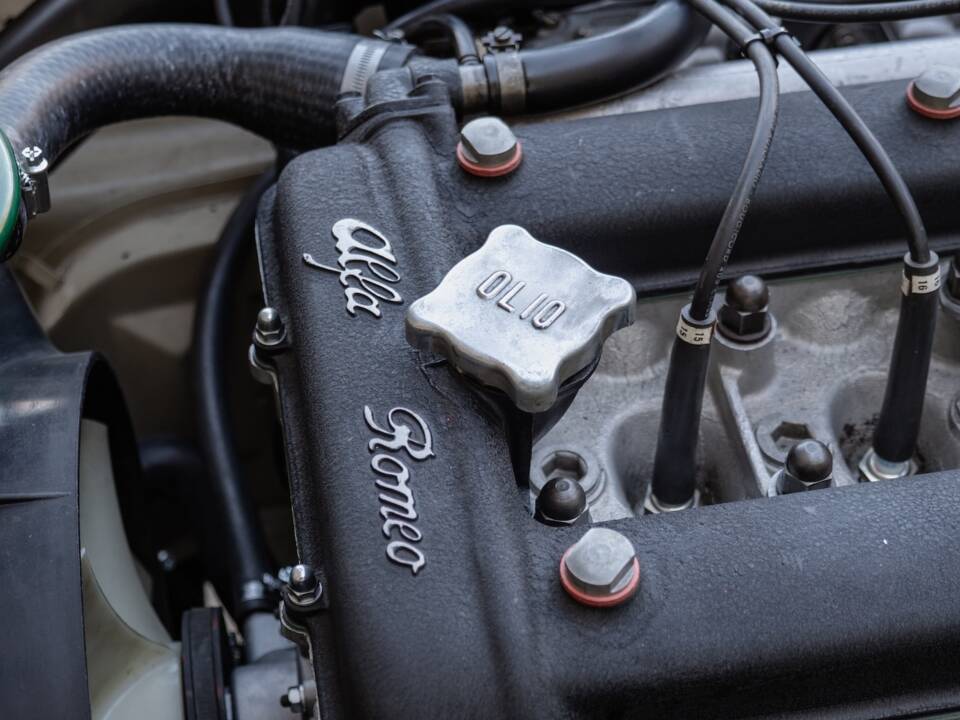 Image 38/54 of Alfa Romeo Giulia GT 1300 Junior (1972)