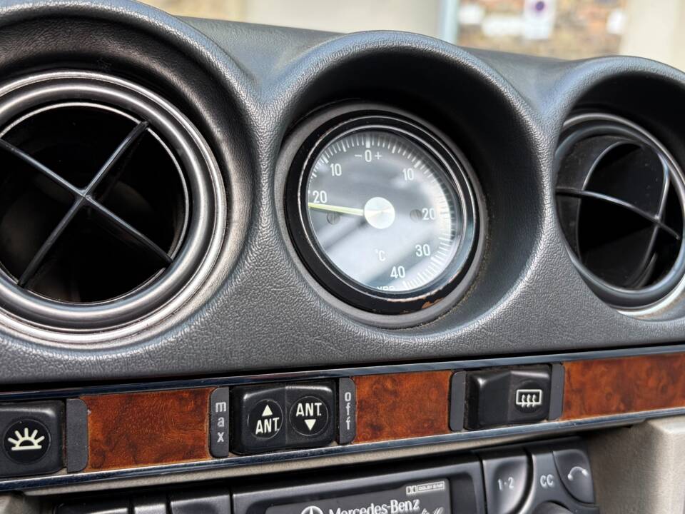 Image 86/88 of Mercedes-Benz 380 SL (1984)