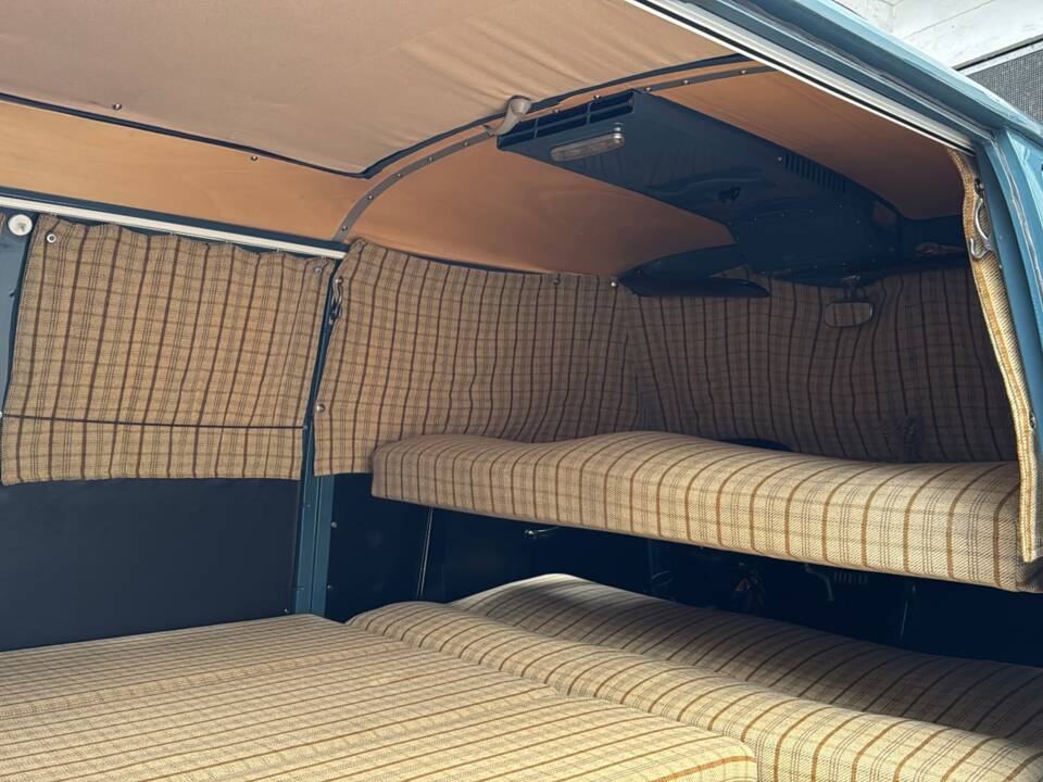 Immagine 28/55 di Volkswagen T1 camper (1964)