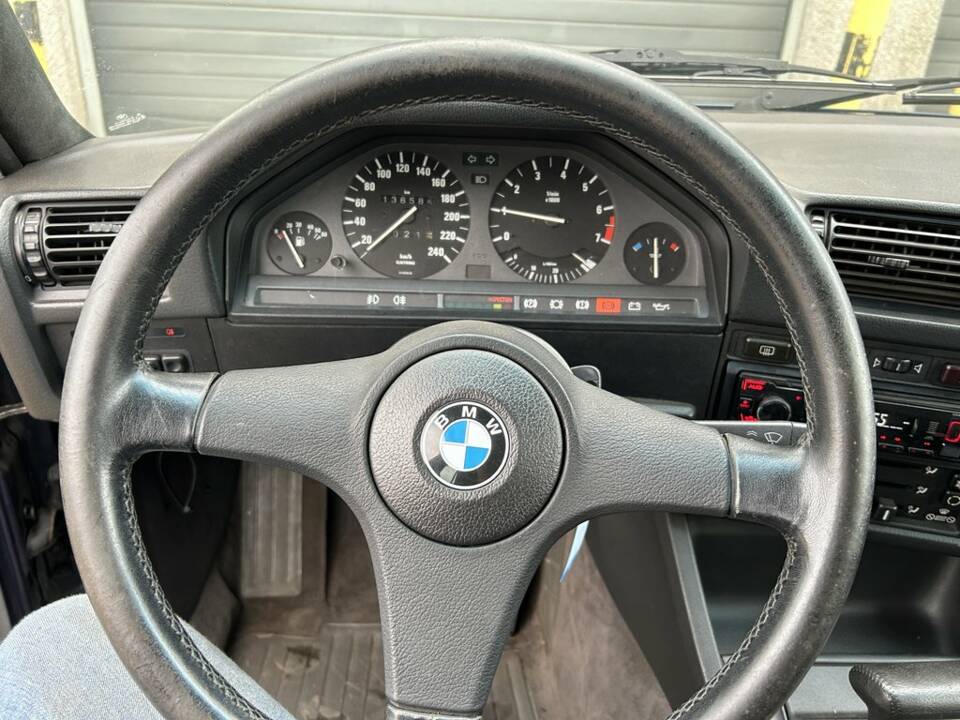 Bild 8/8 von BMW 320i Touring (1989)