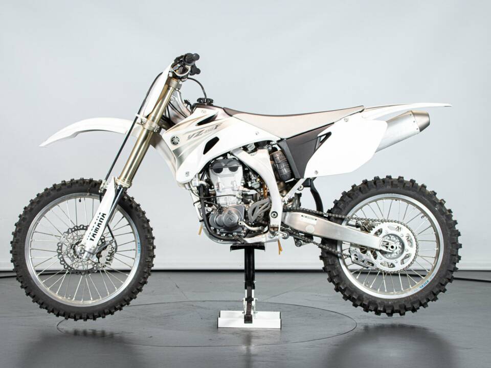 Image 1/50 de Yamaha DUMMY (2007)
