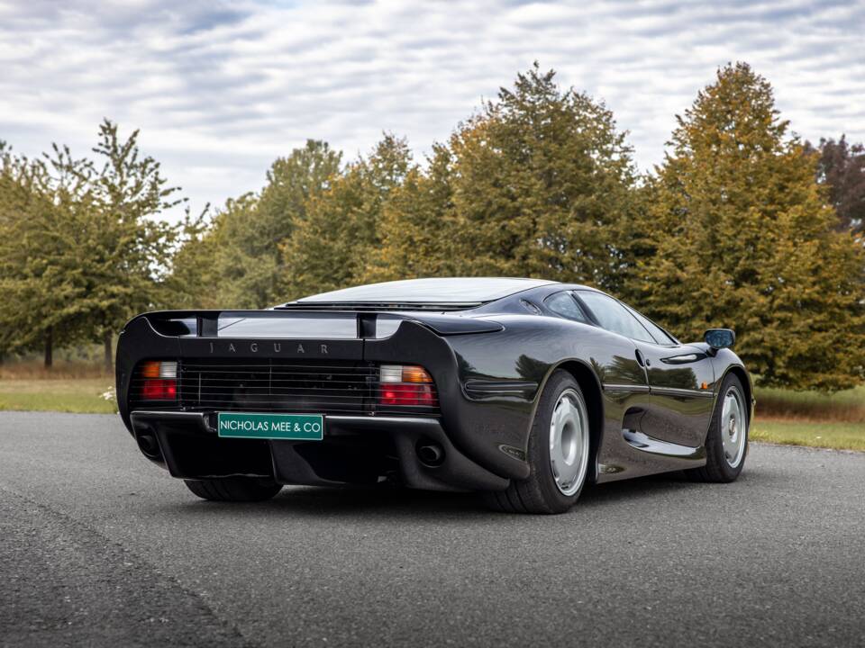 Image 3/60 of Jaguar XJ 220 (1992)