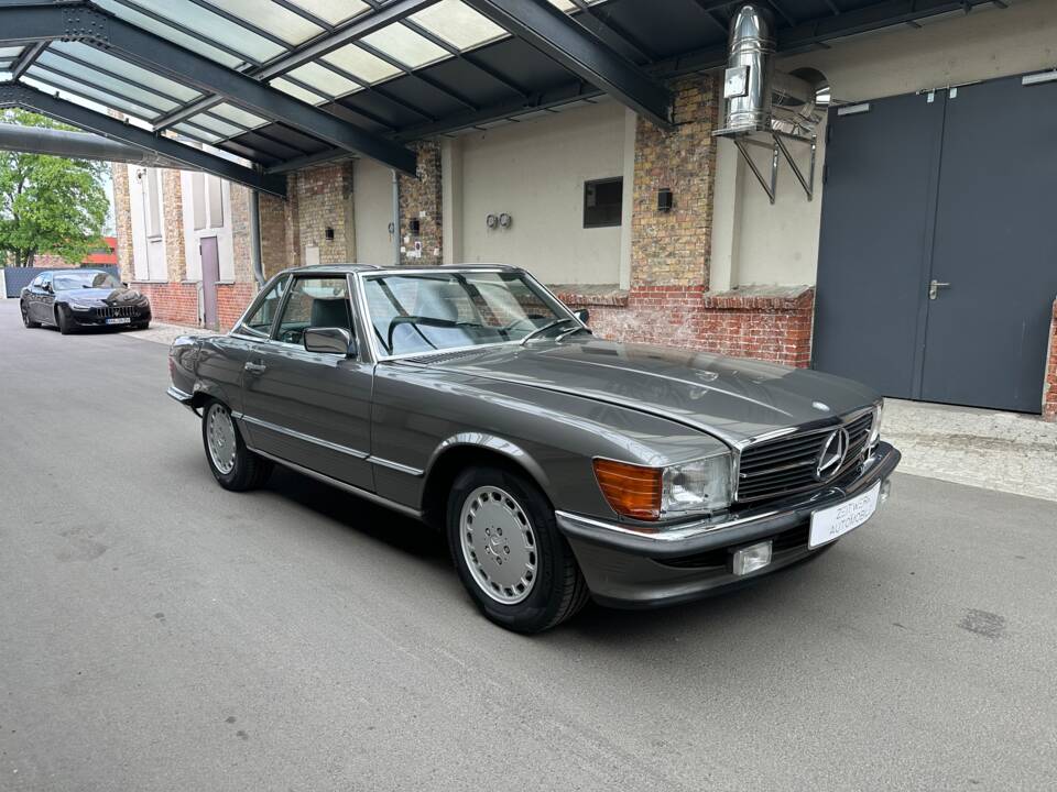 Afbeelding 17/40 van Mercedes-Benz 420 SL (1986)