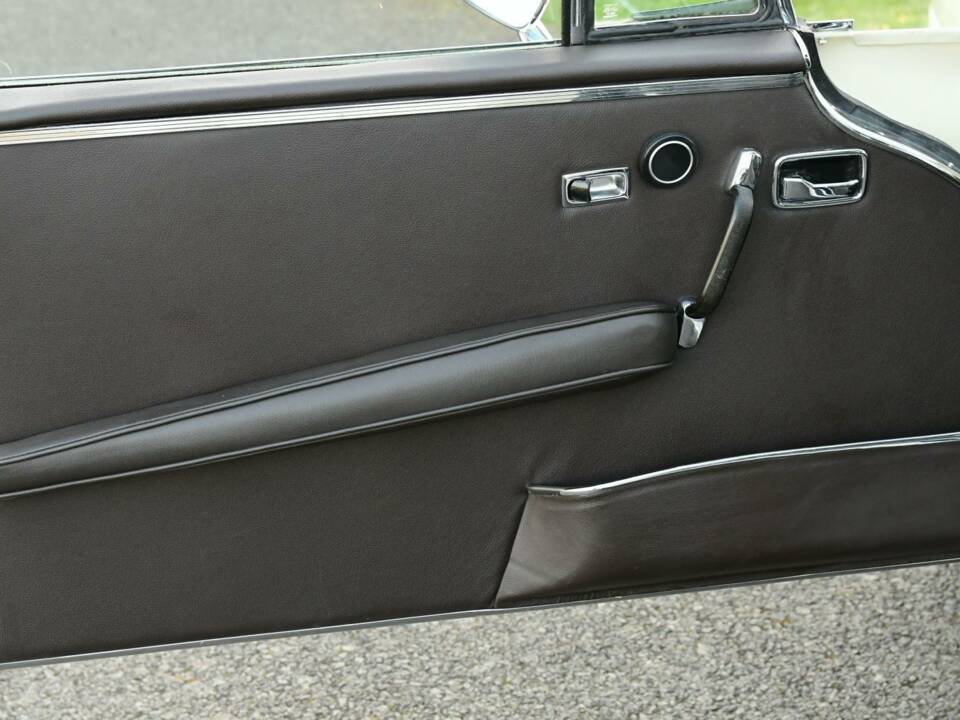 Image 38/50 of Mercedes-Benz 280 SE (1971)