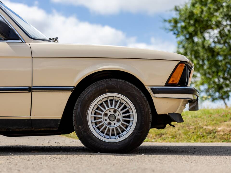 Image 28/48 of BMW 320/6 (1980)