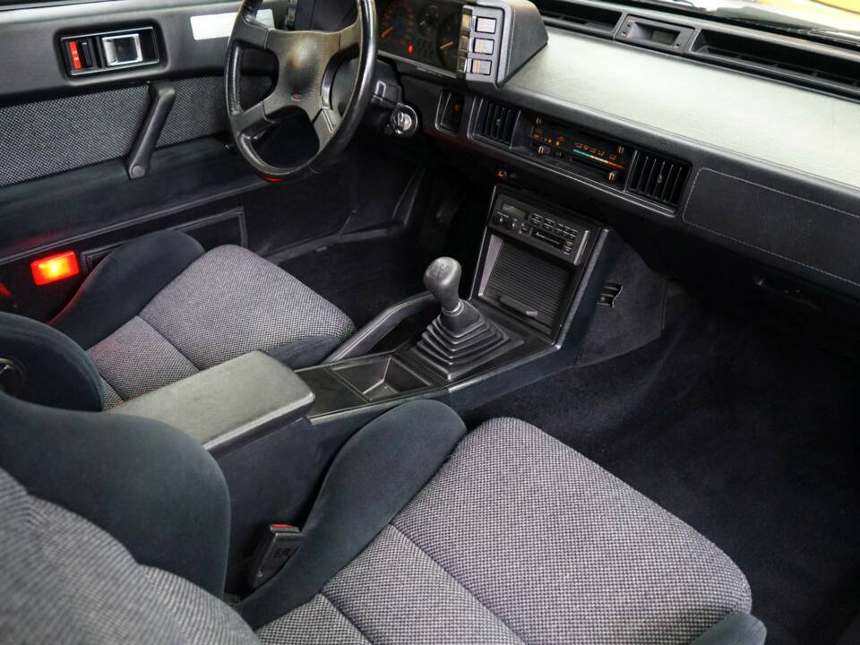Image 20/55 of Mitsubishi Starion (1989)