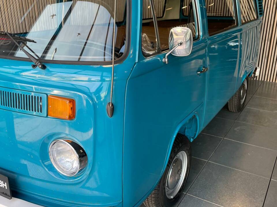 Immagine 45/47 di Volkswagen T2b Kleinbus (1977)