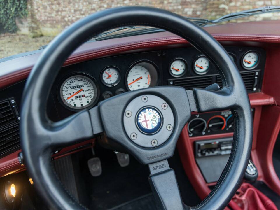 Imagen 42/50 de Alfa Romeo RZ (1994)